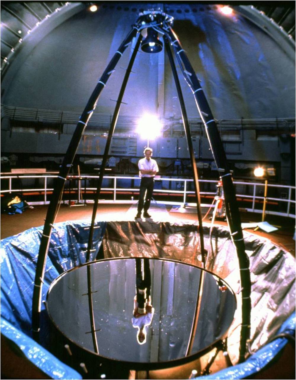 A liquid-mirror telescope. In this design, the optical sensors are mounted above the mirror, in a module at its focus, and the motor and bearings that turn the mirror are in the same module as the sensors. The mirror is suspended below. (Credit : NASA Orbital Debris Program Office)