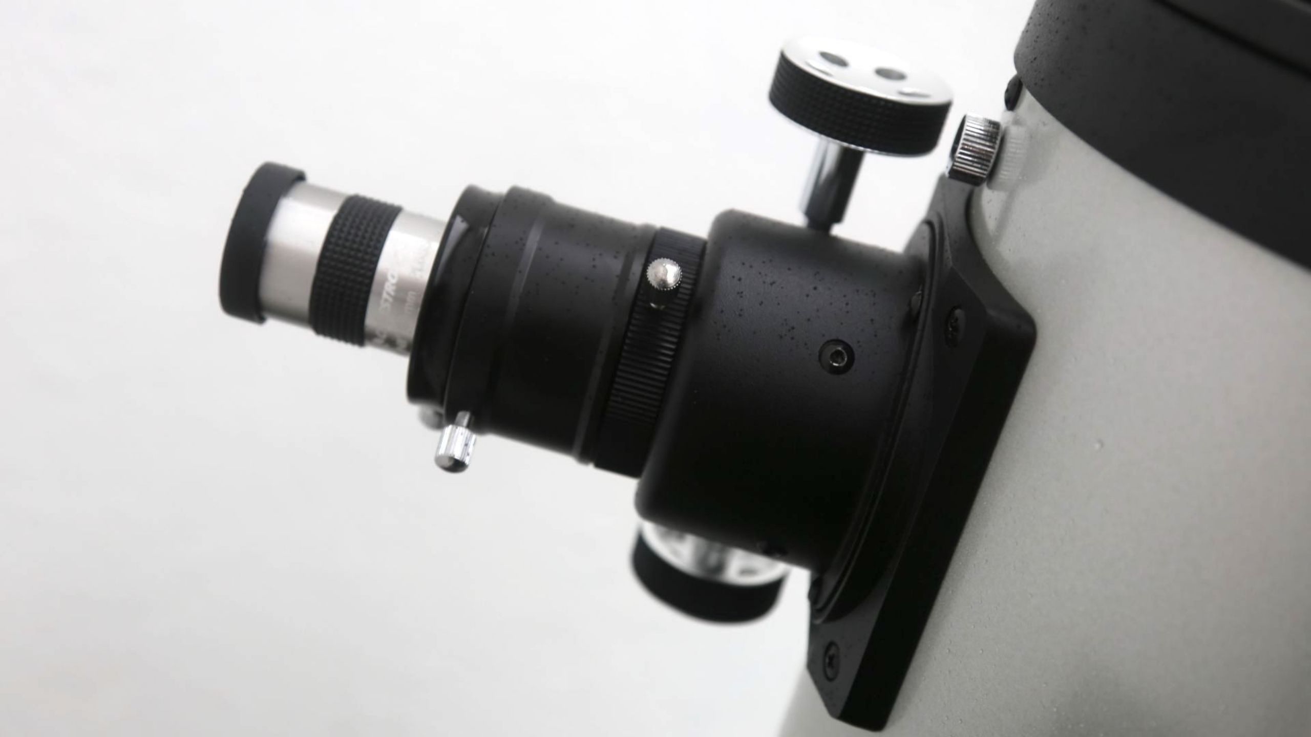 Celestron Starsense explorer 8-inch dobsonian eyepiece front view