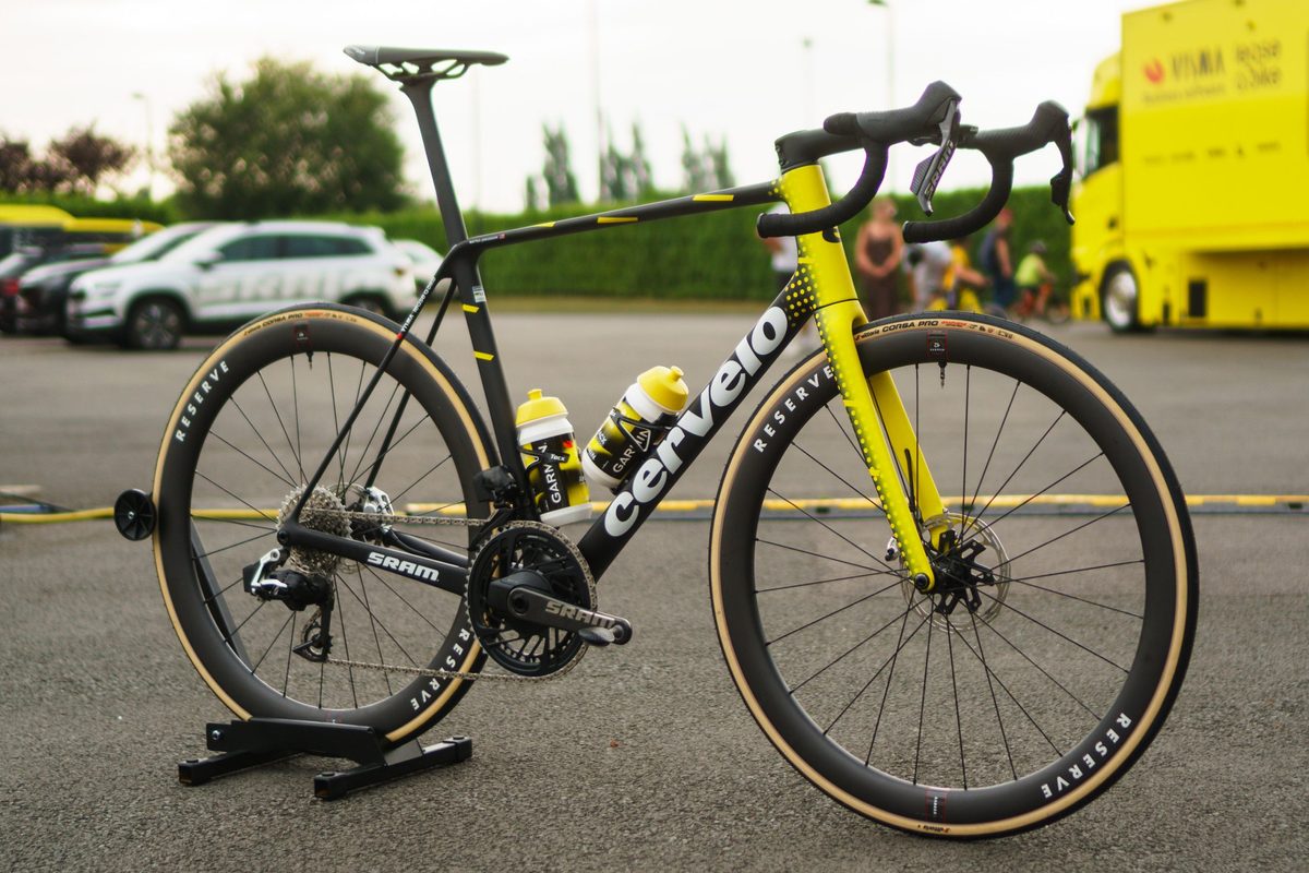 Spotted | New Cervélo R5 hiding in plain sight at the 2025 Tour de France