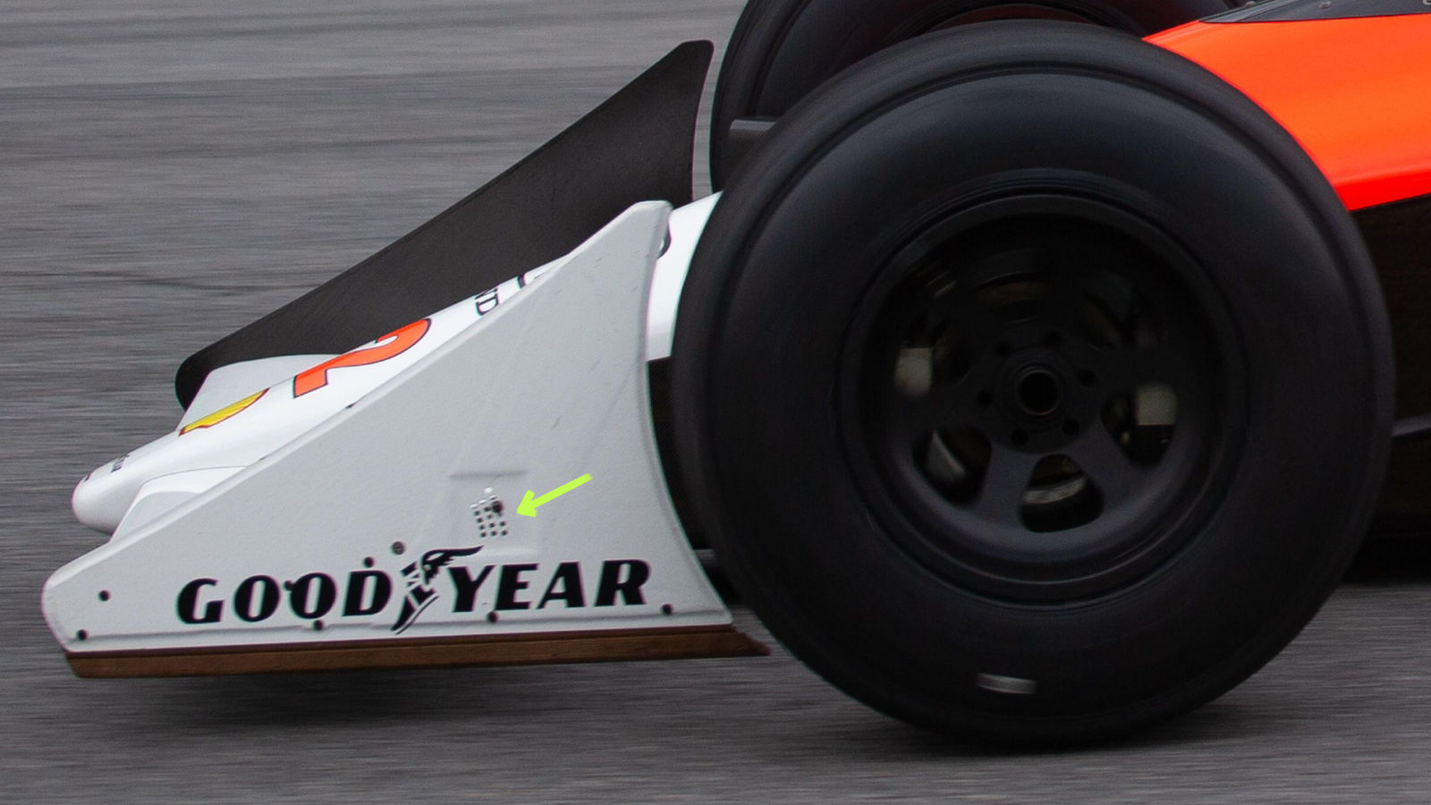 McLaren MP4-4 front wing endplate adjustment