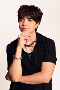 Santos Bravos Cast Photos