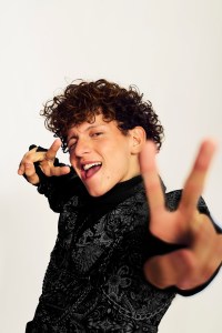 Santos Bravos Cast Photos