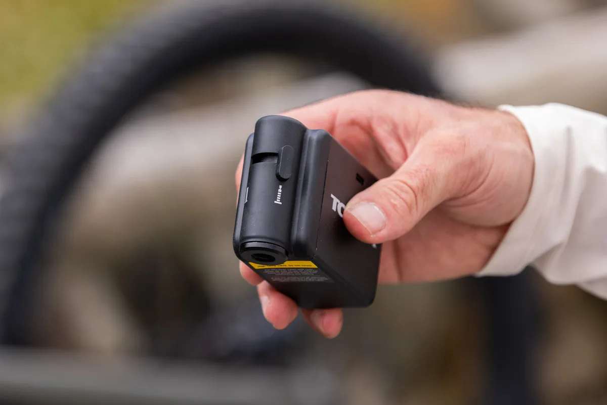Topeak E-Booster Digital inflator valve selector switch