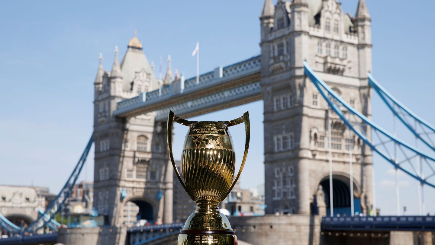 RWC 2025 Trophy London Bridge pic
