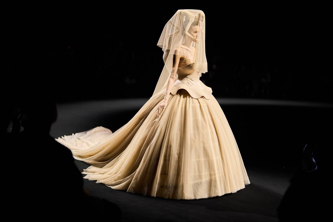 Robert Wun haute couture FW25. Robert Wun haute couture FW25.