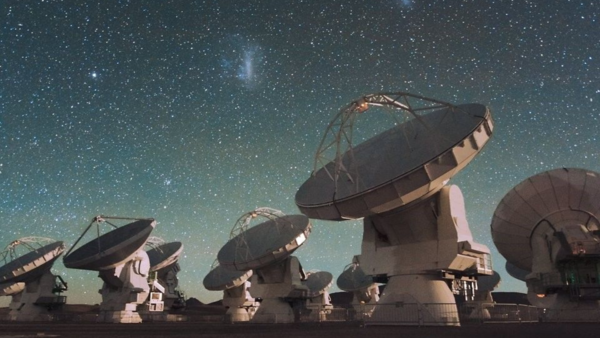 Atacama Large Millimeter/submillimeter Array (ALMA)