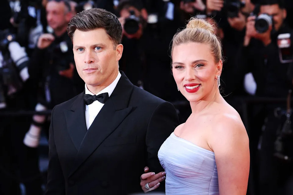 scarlett johansson poses with husband colin jost