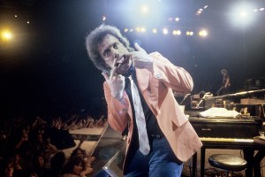UNSPECIFIED - JANUARY 01:  Photo of Billy JOEL; Billy Joel performing on stage on tour in the mid west, pulling a face, audience  (Photo by Richard E. Aaron/Redferns)