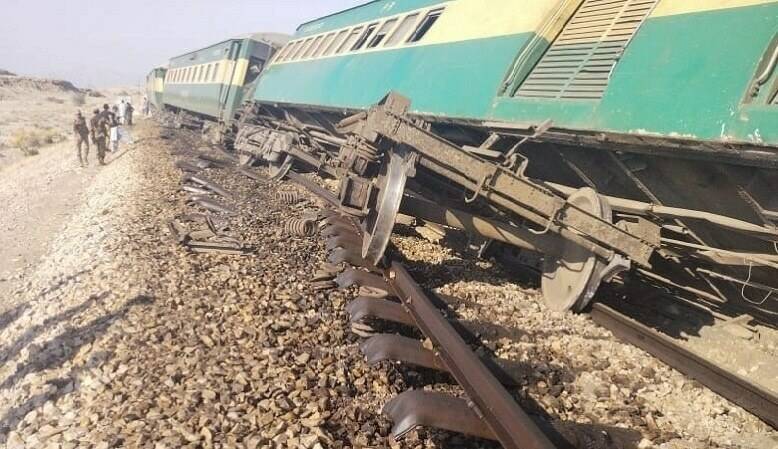 Blast derails Jaffer Express coaches near Jacobabad