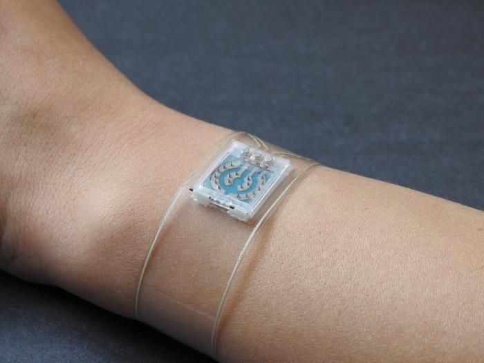 New wristband offers real-time insights for diabetes and heart health