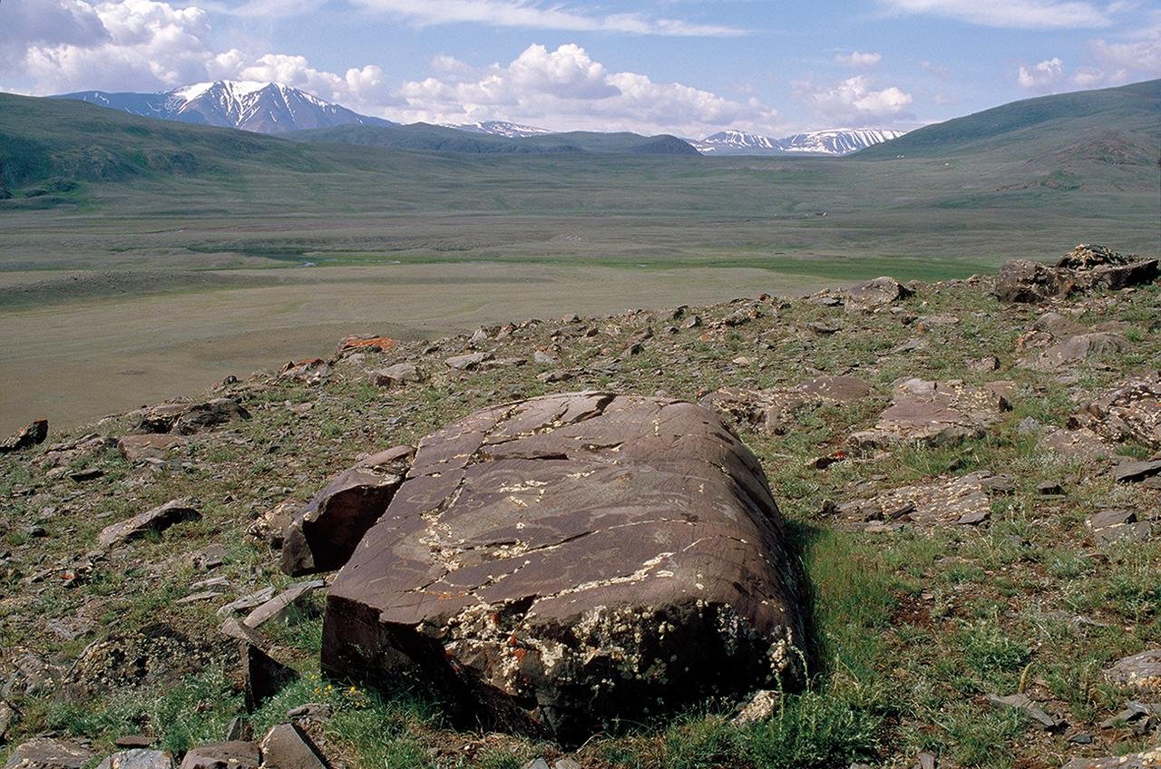 Ancient elk petroglyphs in Mongolia show 12,000-year shift from realism to wolf-like symbols
