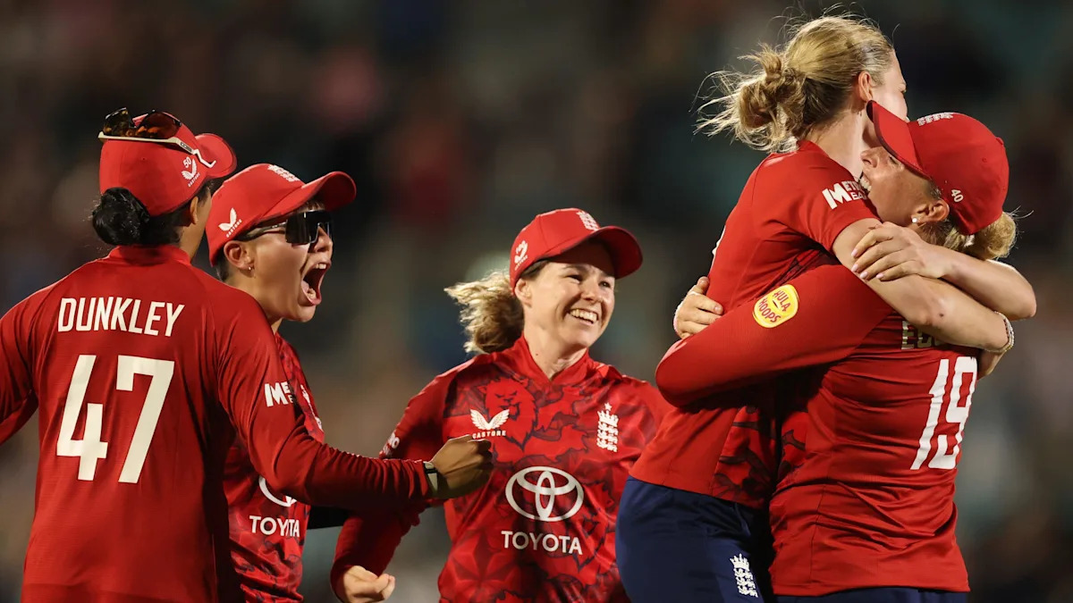 England edge thriller to keep T20 series alive