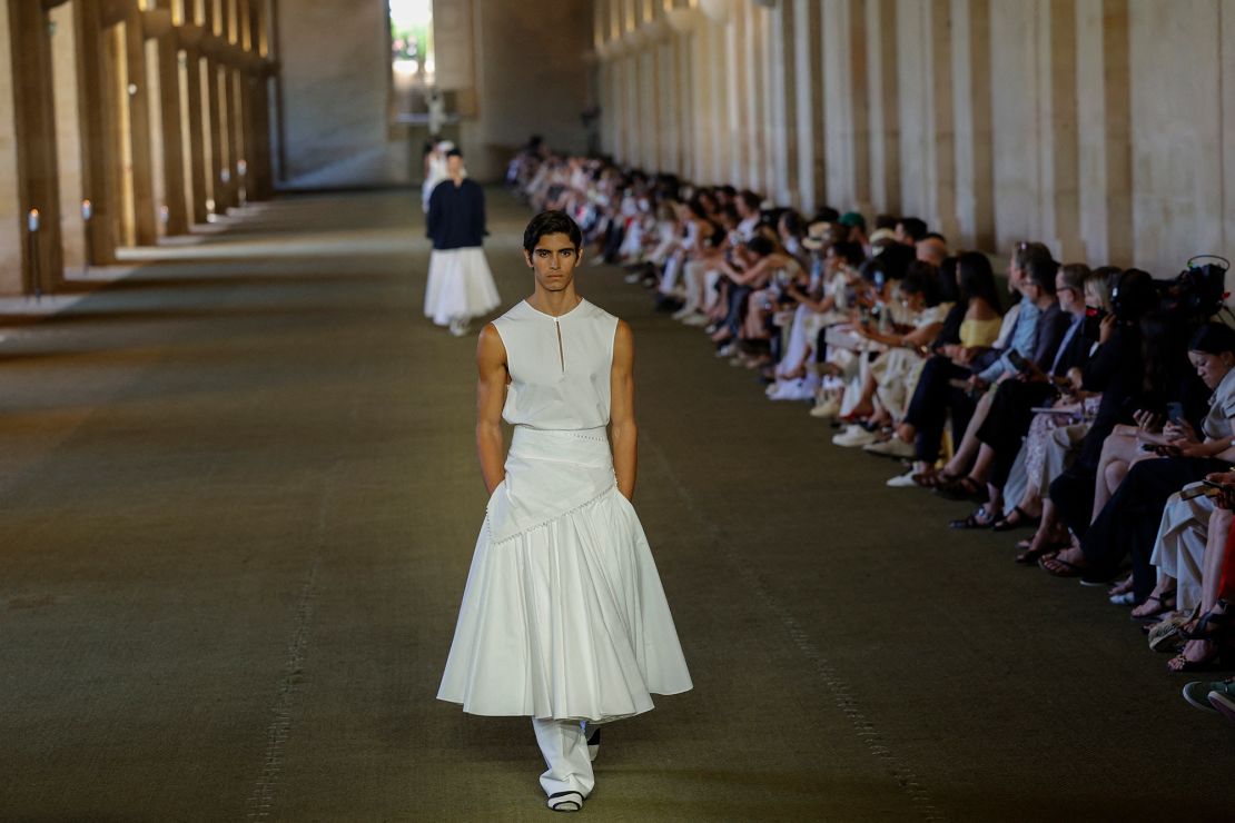 Jacquemus closed out the week with a meditation on childhood memories and rural France, brought to the palatial setting of Versailles.