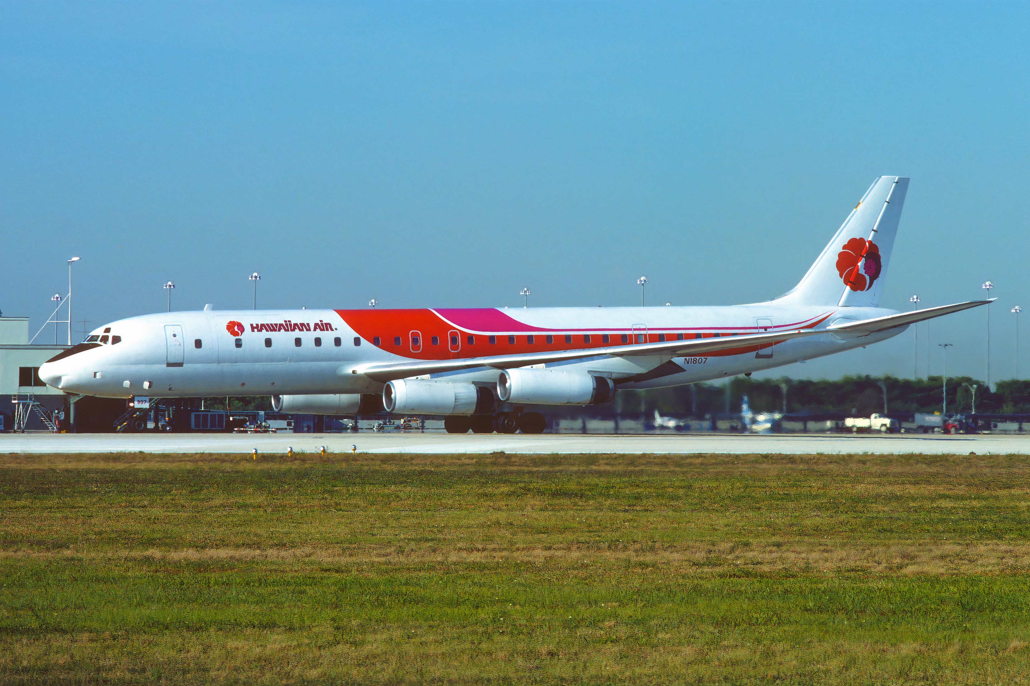 Hawaiian_Airlines_-_Douglas_DC-8_(50510674511)
