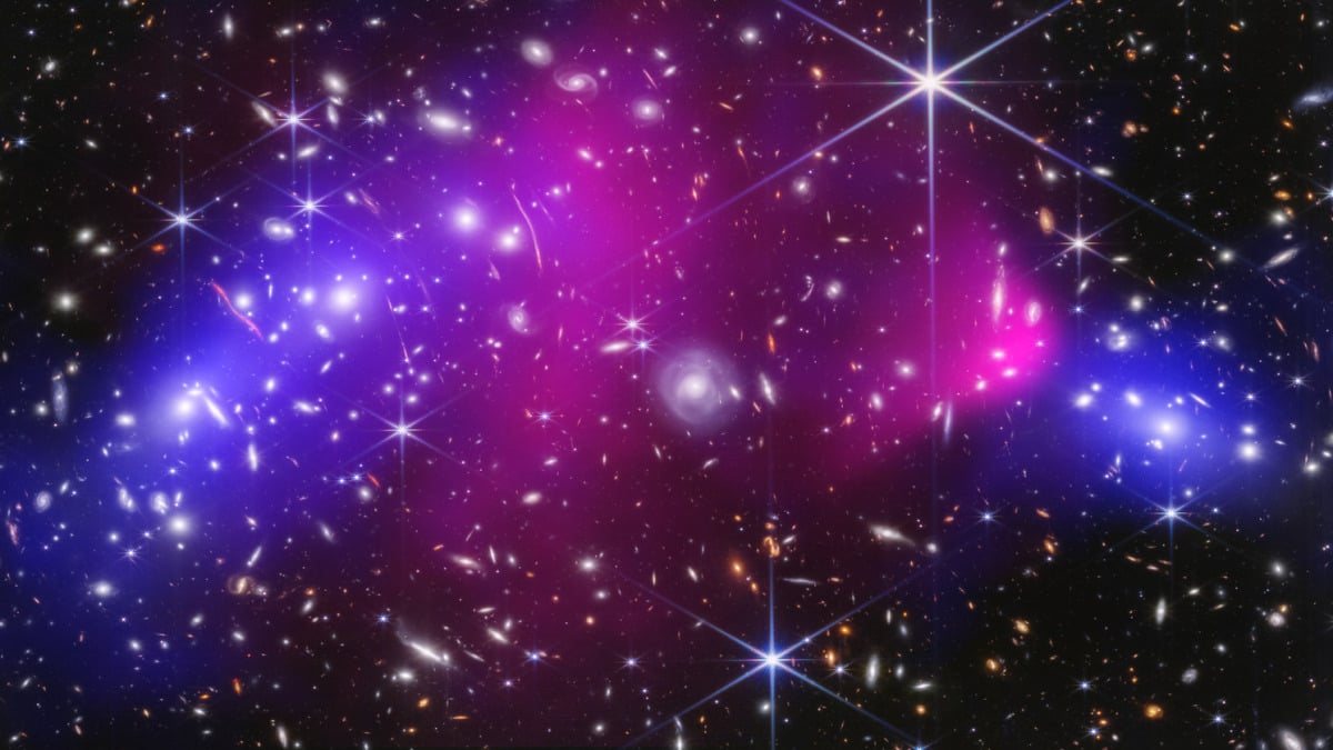 Webb telescope offers a look at one of the universe’s most chaotic crashes
