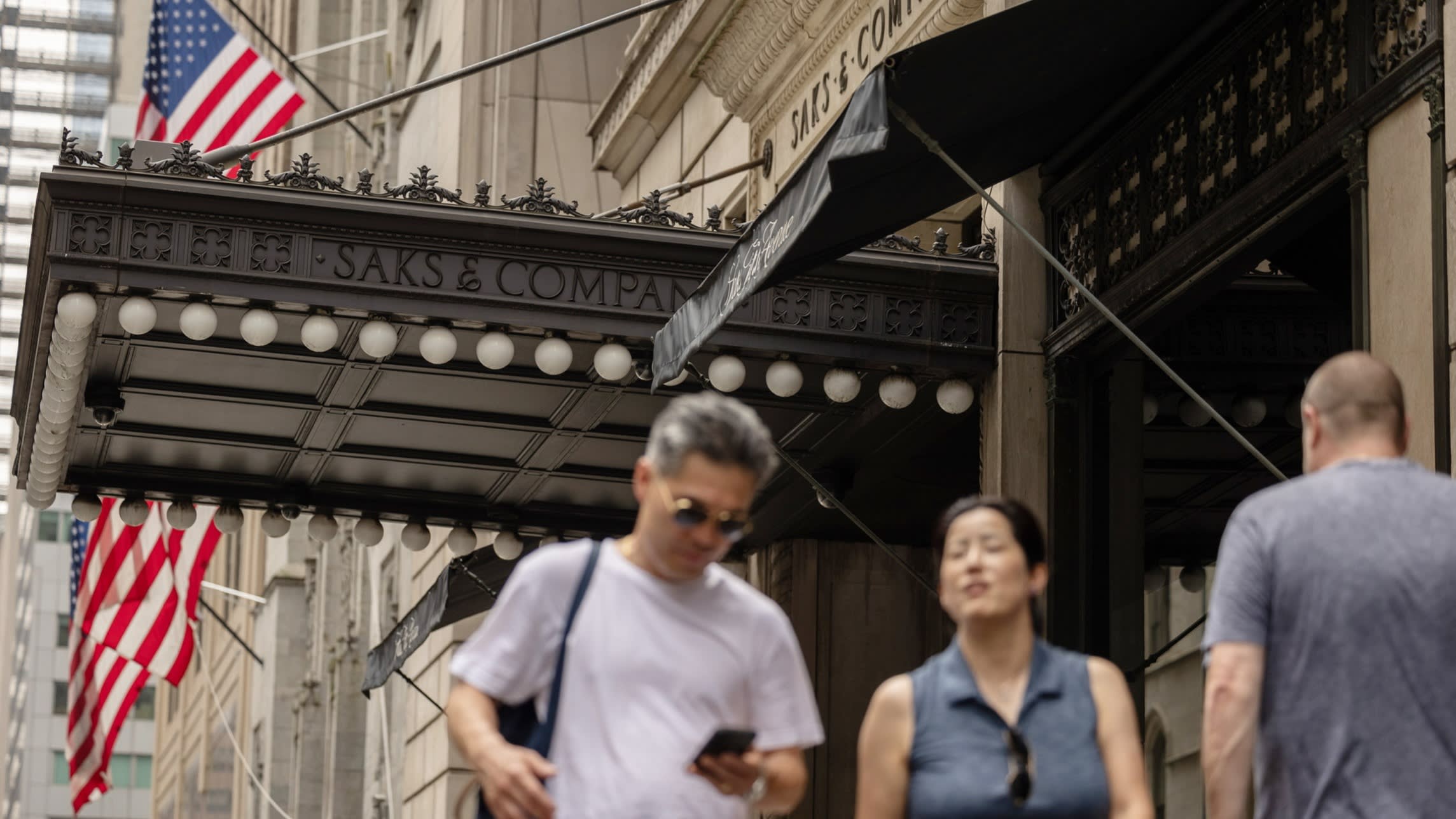 Saks divisive debt reshuffle shows a retail sector under strain – Financial Times