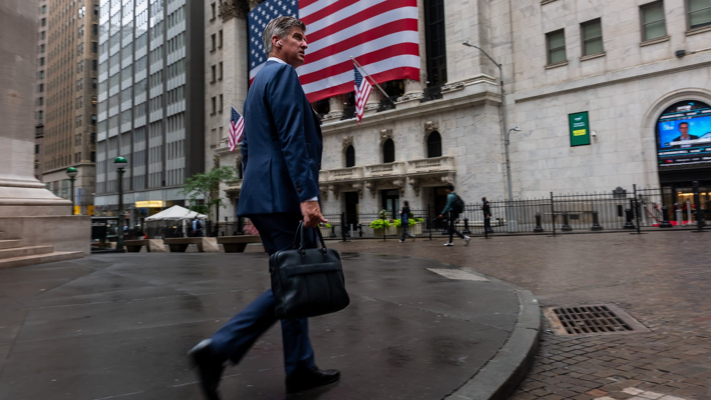 Market volatility recedes as investors brush off Trump’s tariff threats – Financial Times
