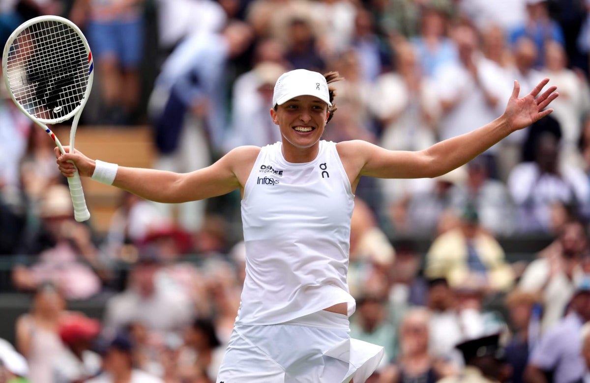 Iga Swiatek reaches first Wimbledon semifinal with win over Liudmila Samsonova