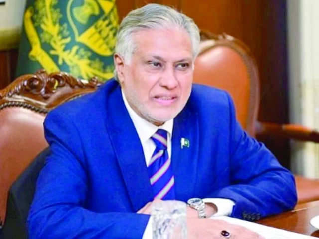 Dar orders faster visas for overseas Pakistanis, investors
