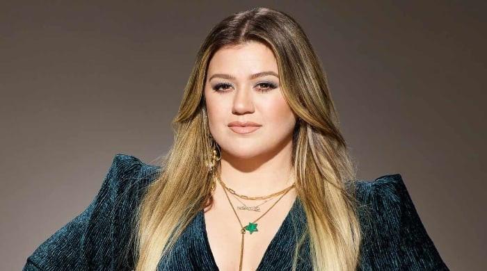 Kelly Clarkson dealing with ‘insanely complicated’ turmoil
