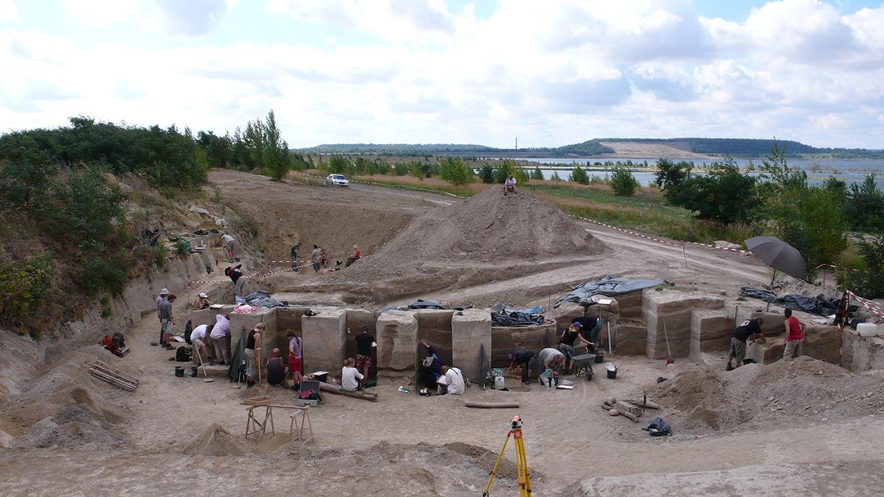 Neanderthals operated prehistoric “fat factory” 125,000 years ago on German lakeshore, study finds