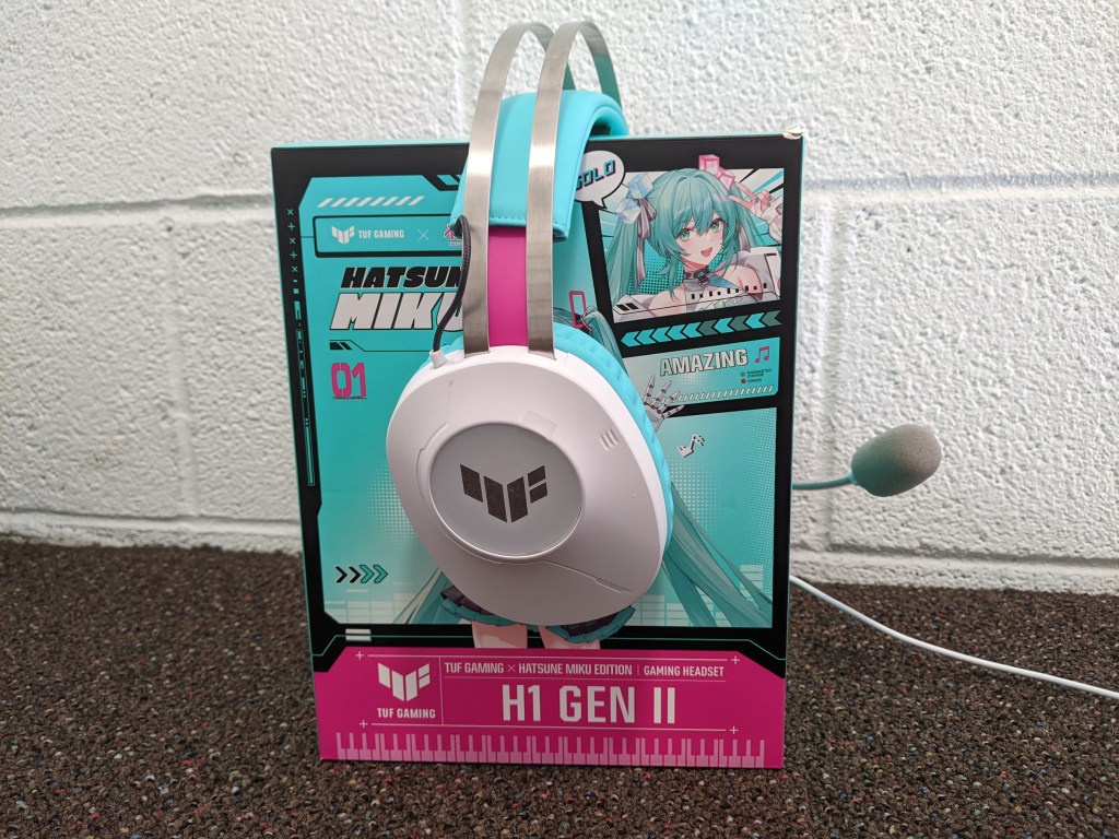 ASUS Hatsune Miku Keyboard, Headset, and Mouse Look and Work Great