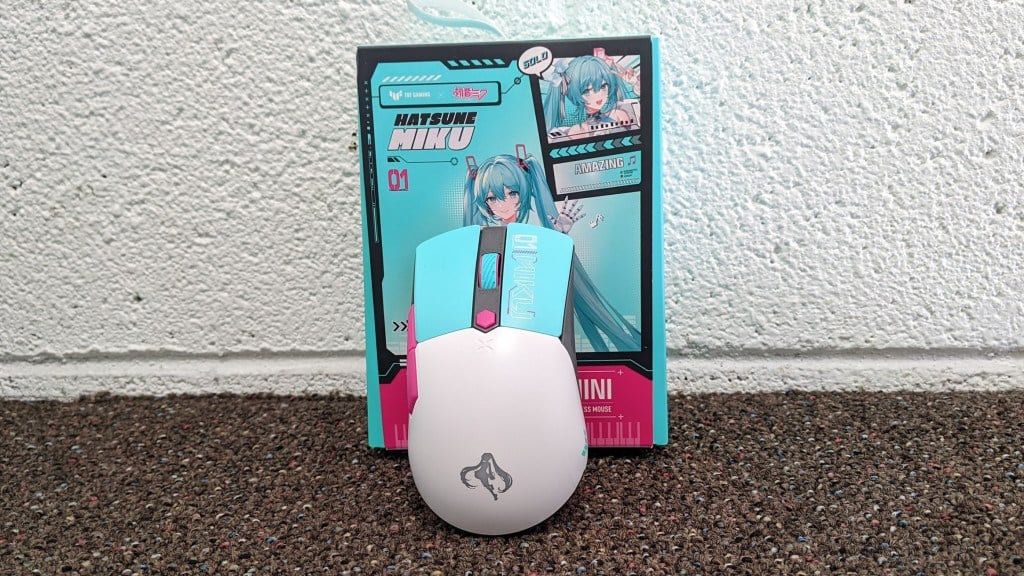 ASUS Hatsune Miku Keyboard, Headset, and Mouse Look and Work Great