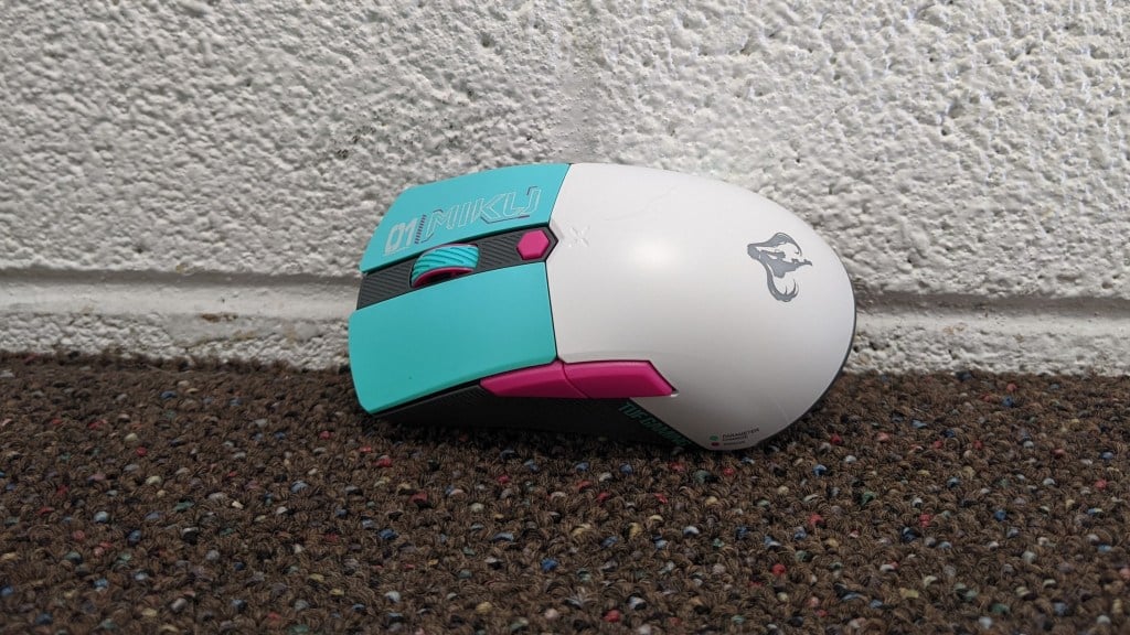 ASUS Hatsune Miku Keyboard, Headset, and Mouse Look and Work Great