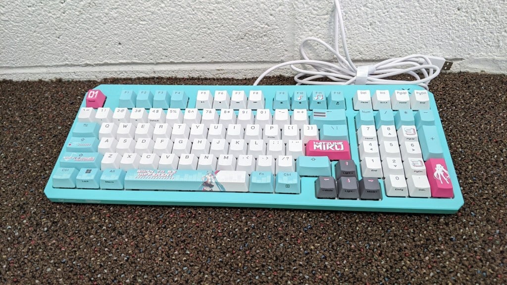 ASUS Hatsune Miku Keyboard, Headset, and Mouse Look and Work Wonderfully