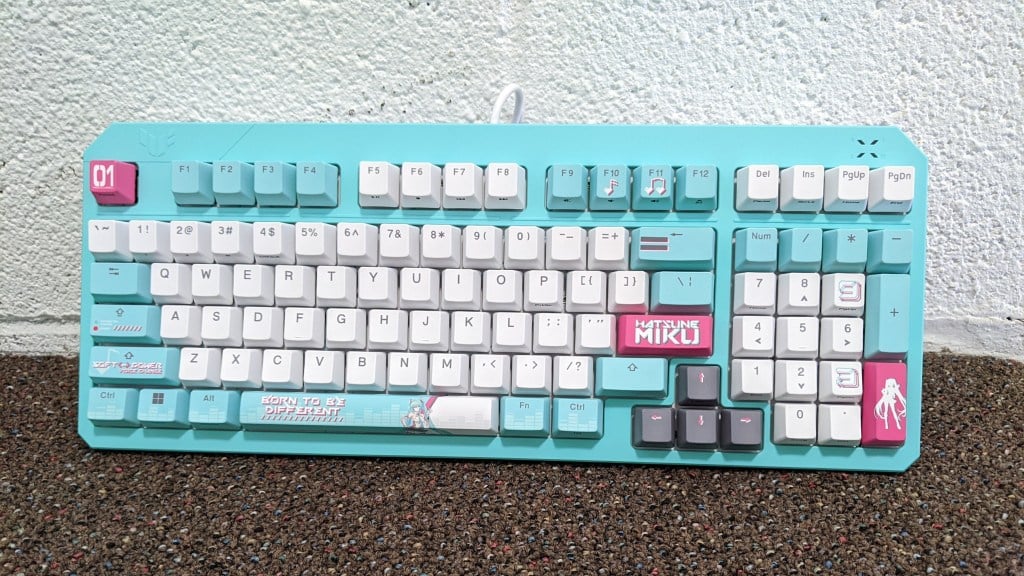 ASUS Hatsune Miku Keyboard, Headset, and Mouse Look and Work Wonderfully