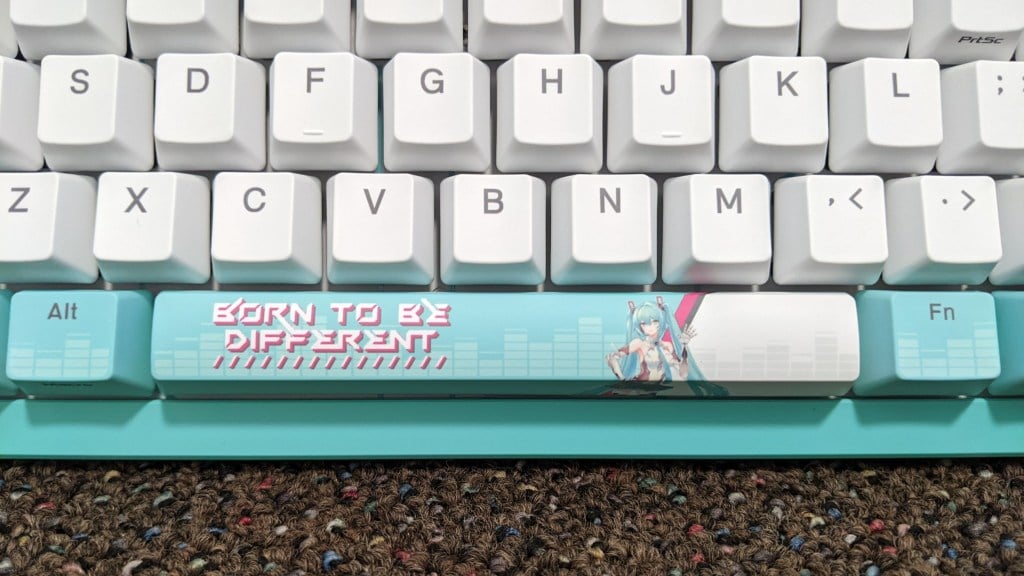 ASUS Hatsune Miku Keyboard, Headset, and Mouse Look and Work Wonderfully