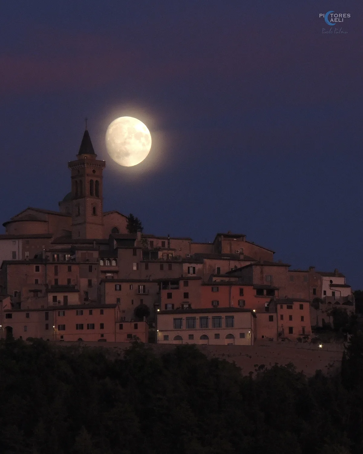 The 2024 Corn Moon rising above St. Emiliano Church, Trevi, Italy, captured by Paolo Palma. 2024's Corn Moon was a regular full Moon, but the 2025 Corn Moon will be a total lunar eclipse.