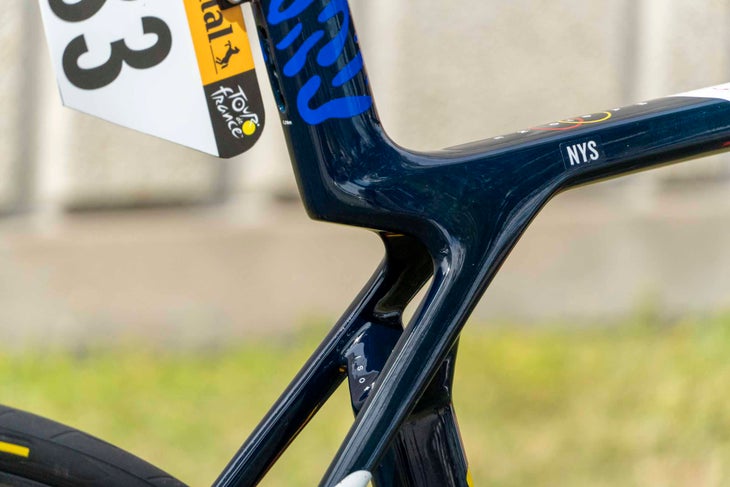 trek-madone-lidl-trek-tour-de-france-2025-matisse-thibaut-nys