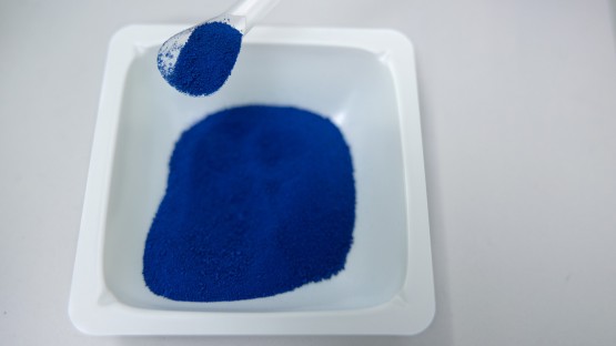 True blue: Researchers create better blue food dye from algae