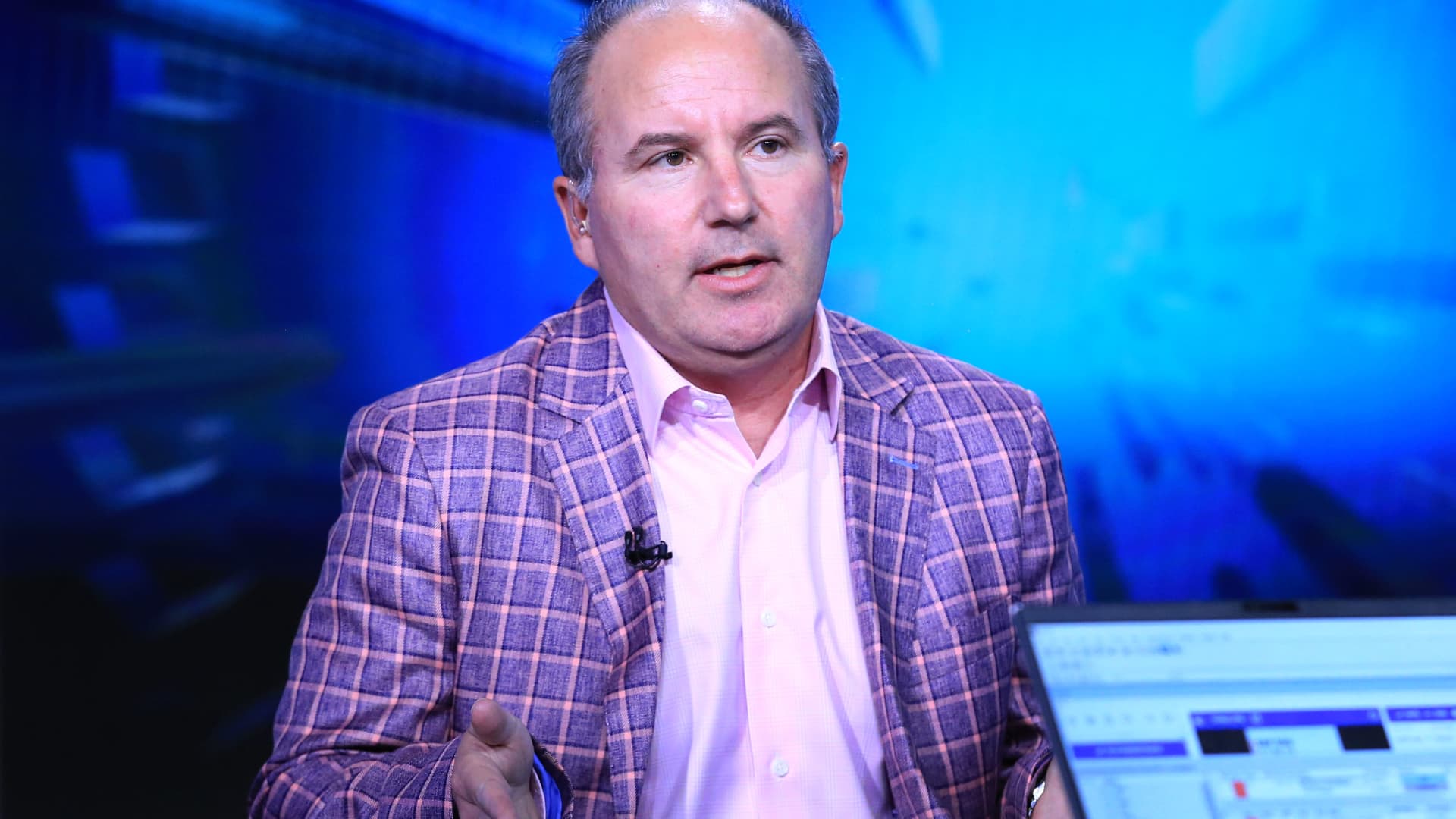 Musk’s legal threats are ‘massive … headwind for Apple,’ Dan Ives says