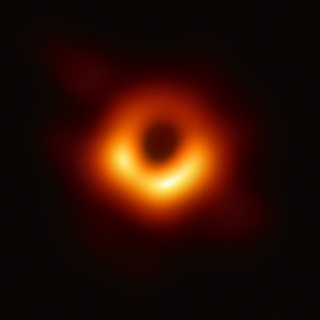 Image of the black hole at the centre of the galaxy M87 (Credit : Event Horizon Telescope)