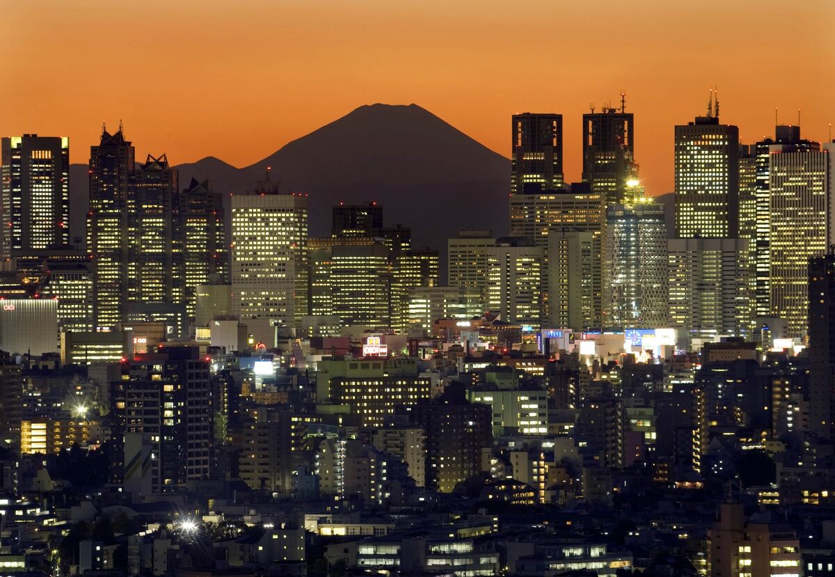 Japan Bond Auction Spotlights Fragile Demand And Rate Hike Fears