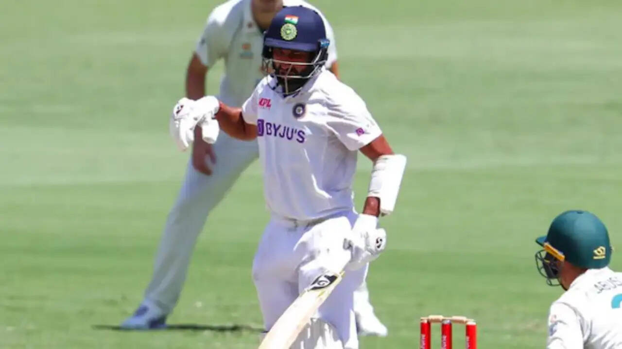 Cheteshwar Pujara Suffered Multiple Body Blows During His Gritty Knock At Gabba Cheteshwar Pujara Suffered Multiple Body Blows During His Gritty Knock At Gabba