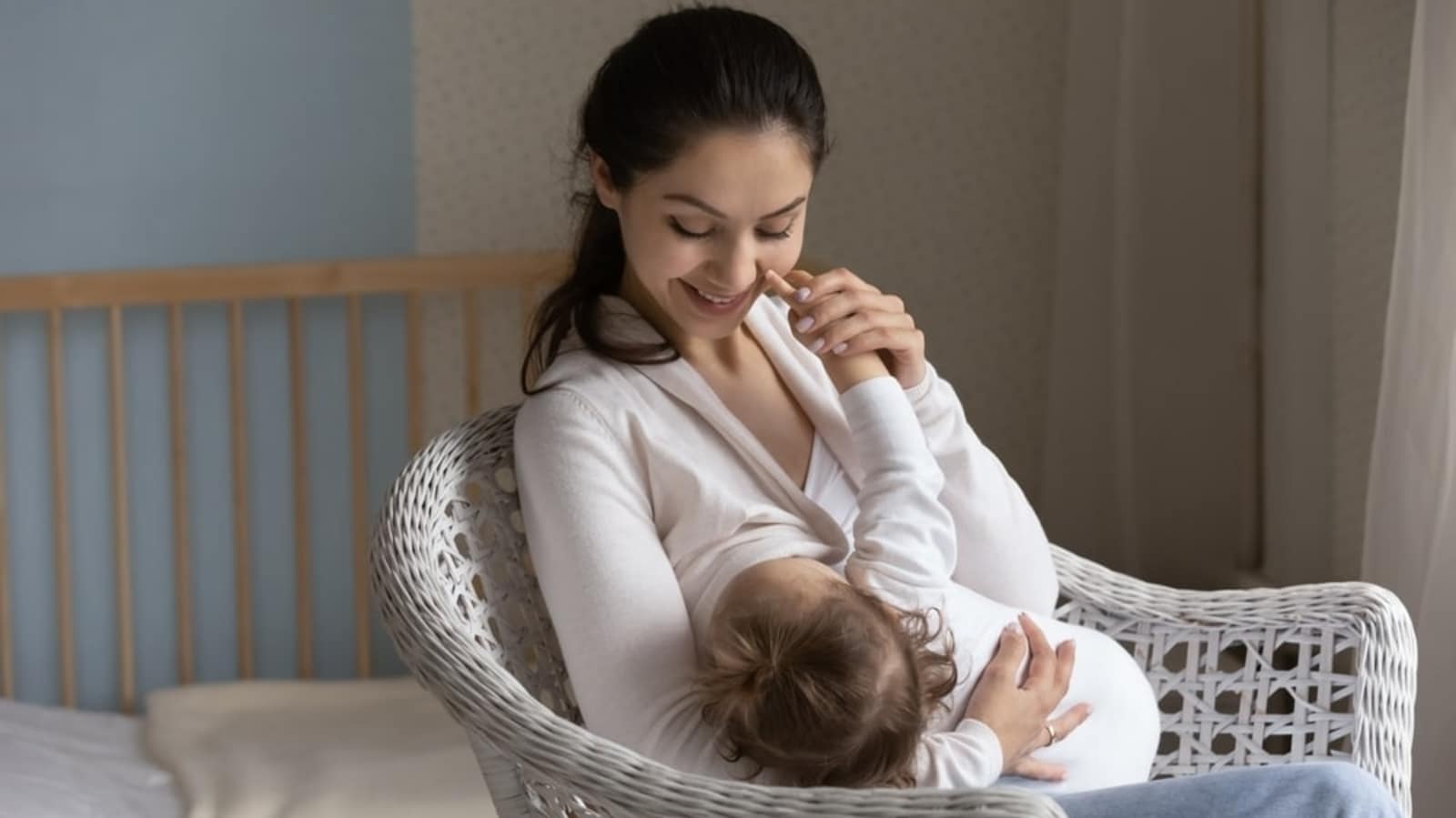 Does breastfeeding help mothers lose postpartum weight or is it a common myth? Lactation specialist reveals | Health