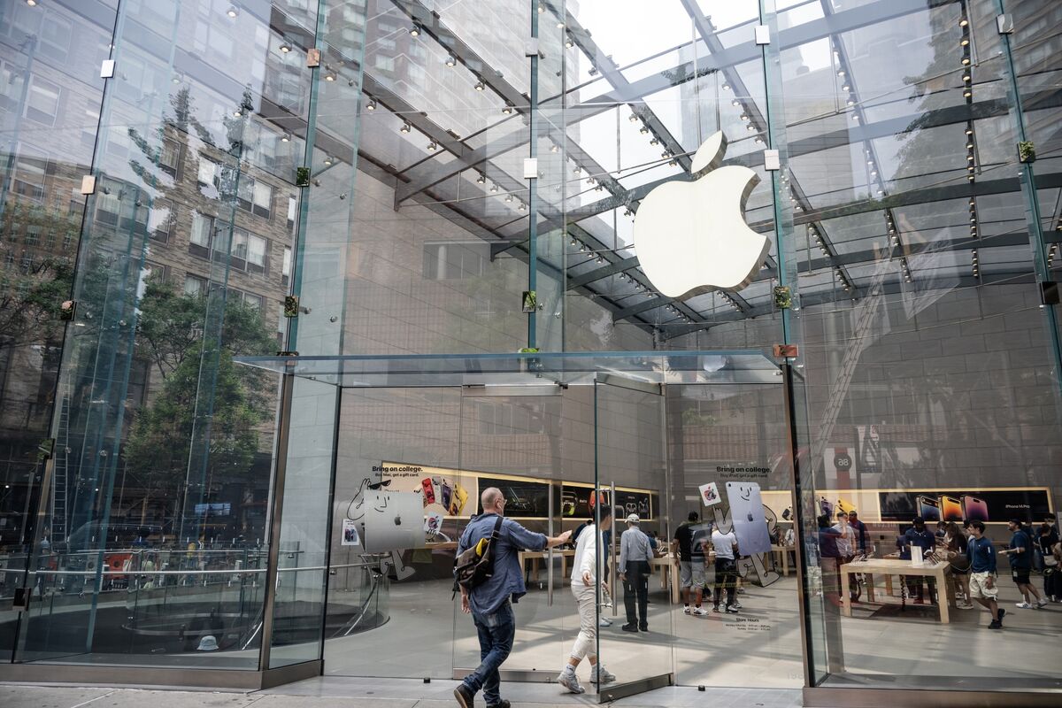 Apple’s AI Turnaround Plan: Robots, Lifelike Siri, Home Security Cameras (AAPL)