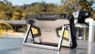 Ulefone Armor Pad 5 Ultra features a handle stand