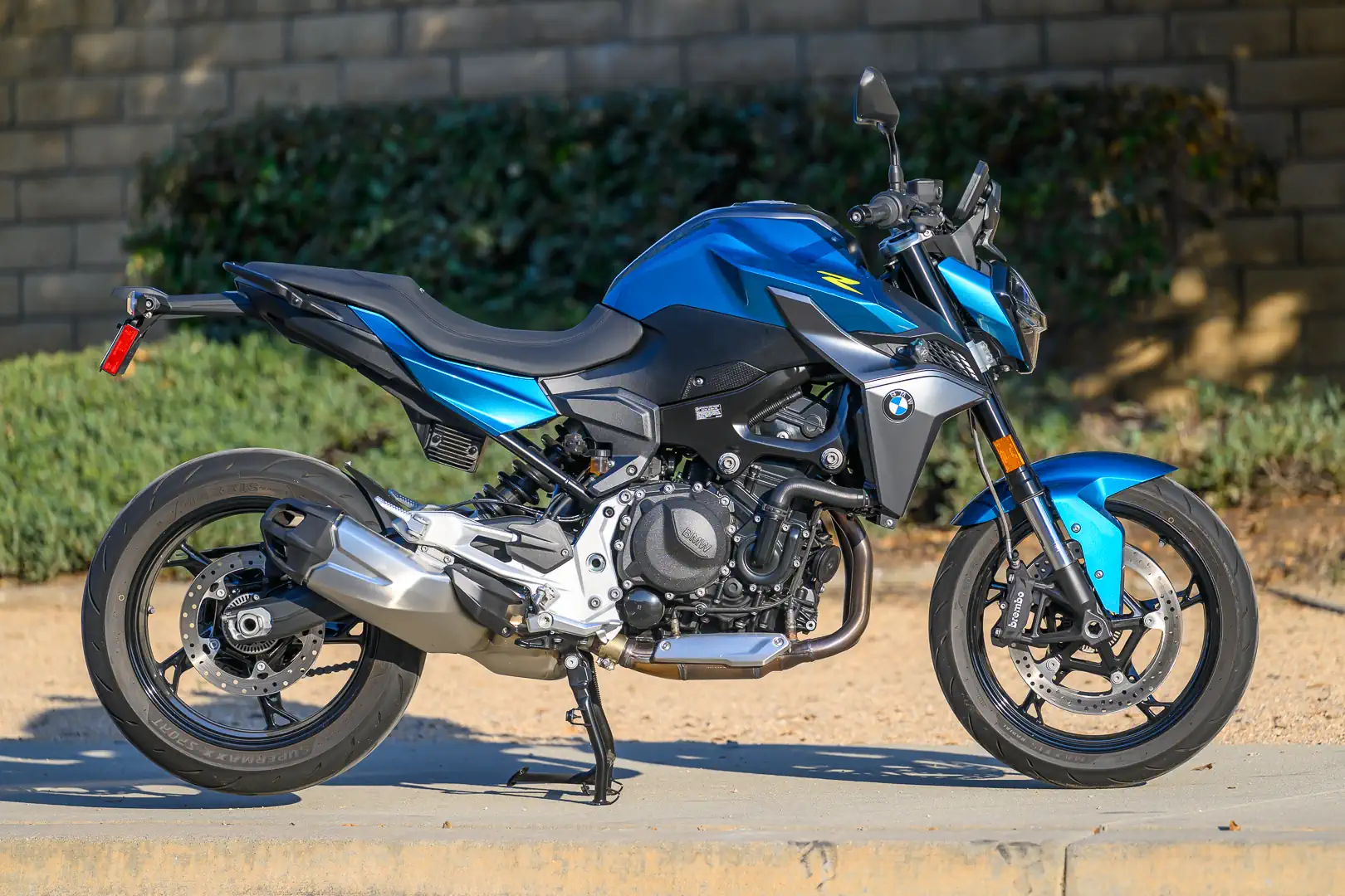 2025 BMW F 900 R Review: Specs