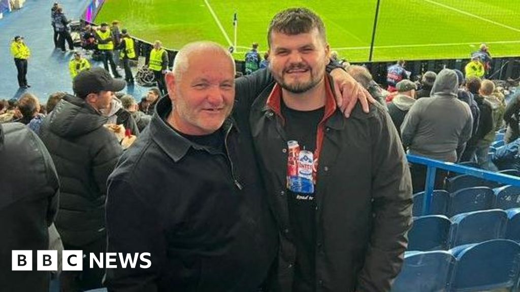 Stafford man leads 66-mile walk to Liverpool FC in dad’s memory