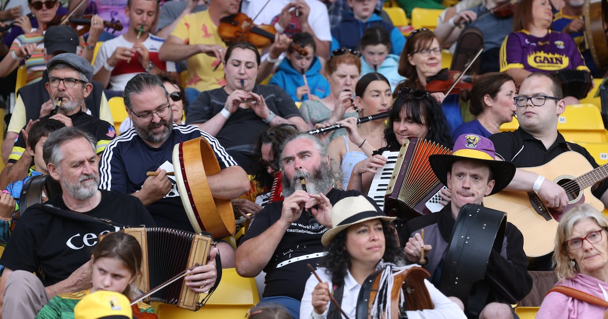 Wexford Fleadh Cheoil breaks Guinness World Record for largest céilí band – The Irish Times