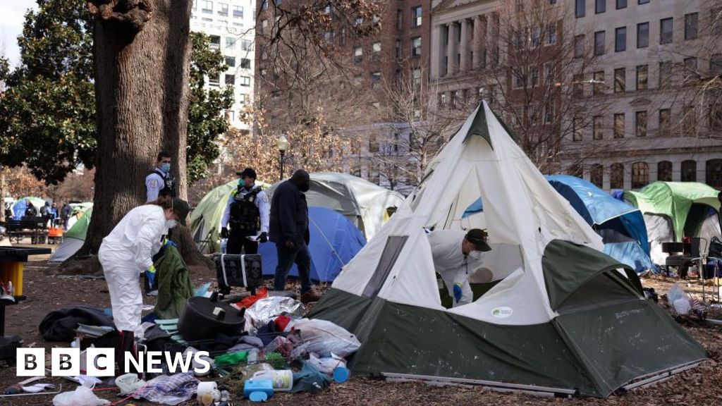 Trump demands homeless people ‘immediately’ move out of Washington DC