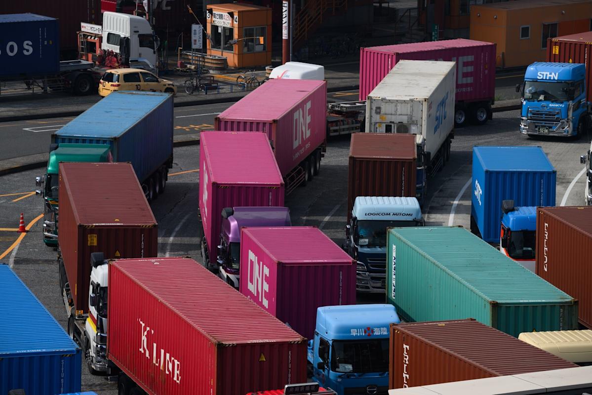 Stocks Fall on Trump’s Tariffs, Drug Price Demand: Markets Wrap