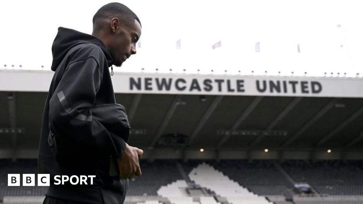 Alexander Isak: Newcastle United staying together before Premier League kick-off