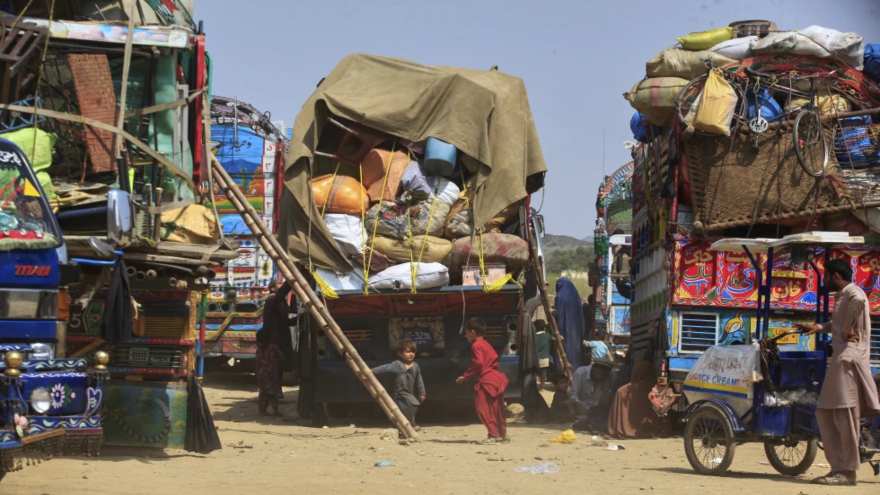 Pakistan resumes expulsions of 1.4 million Afghan refugees