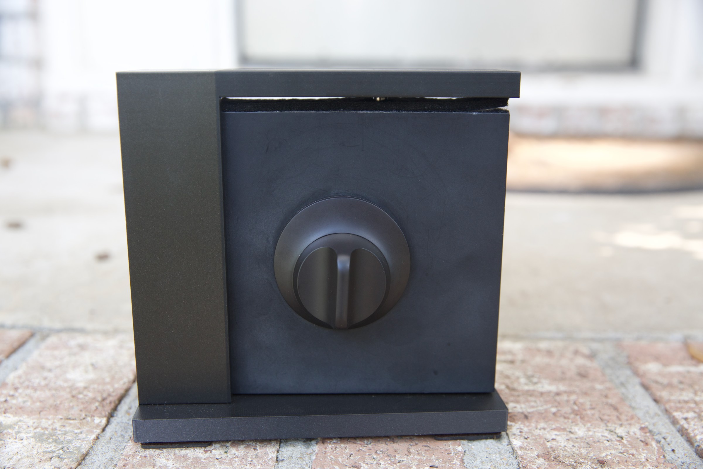The rear of the Level Lock Pro is as slimline as a standard thumbturn, no bulky battery housing in sight.