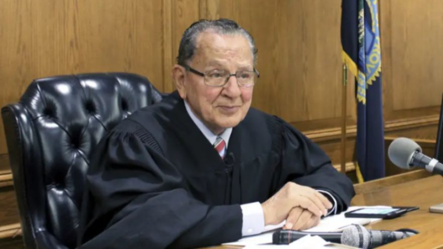 Frank Caprio, ‘nicest judge in the world’, dies aged 88